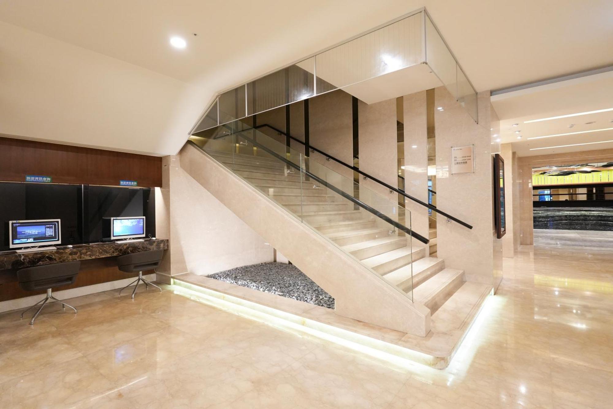 Hiyeshotel勤天商旅-花蓮館 Hualien Extérieur photo