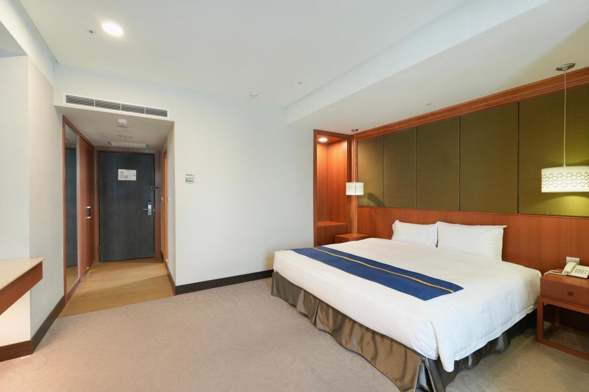 Hiyeshotel勤天商旅-花蓮館 Hualien Extérieur photo