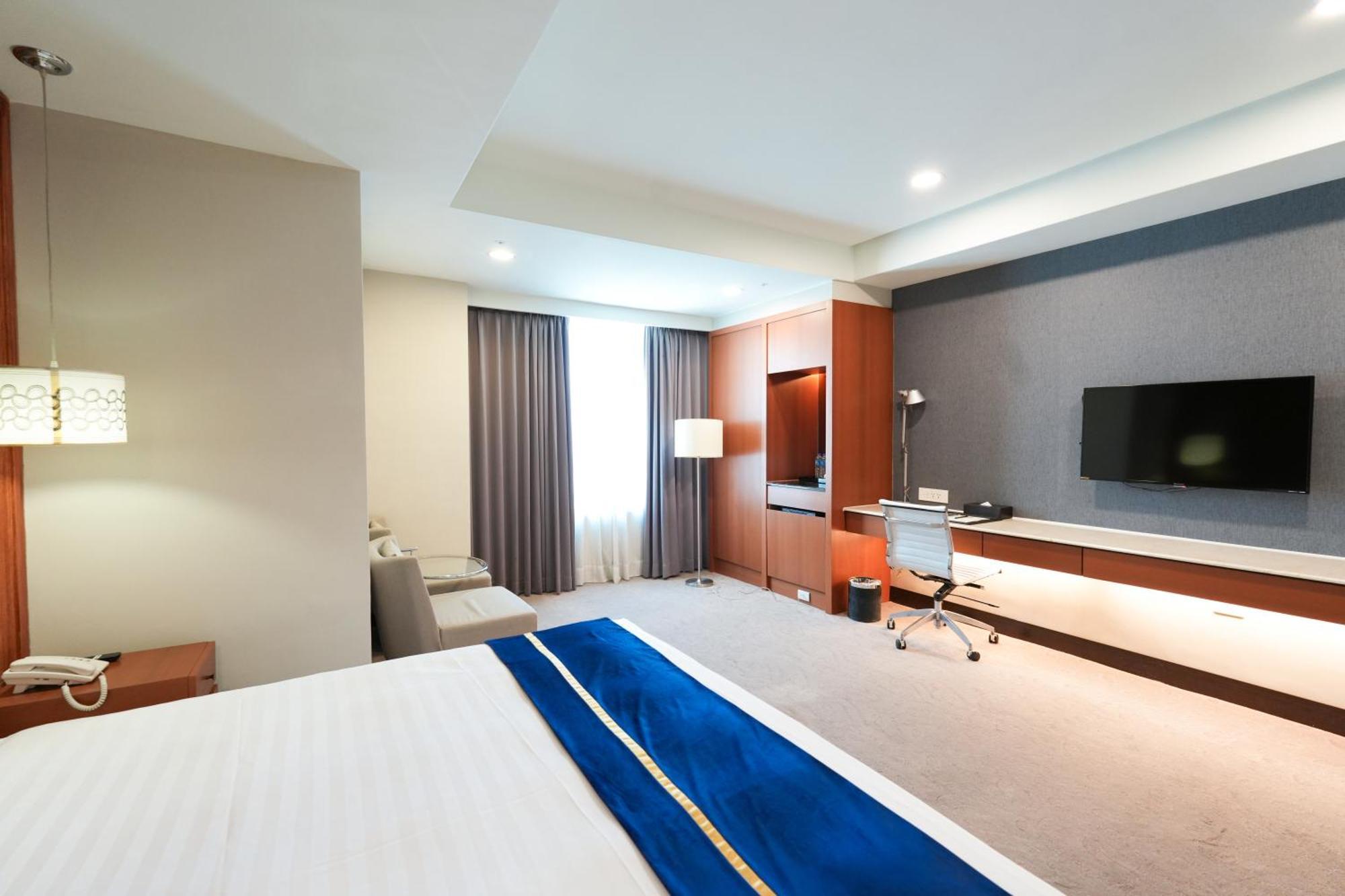 Hiyeshotel勤天商旅-花蓮館 Hualien Extérieur photo