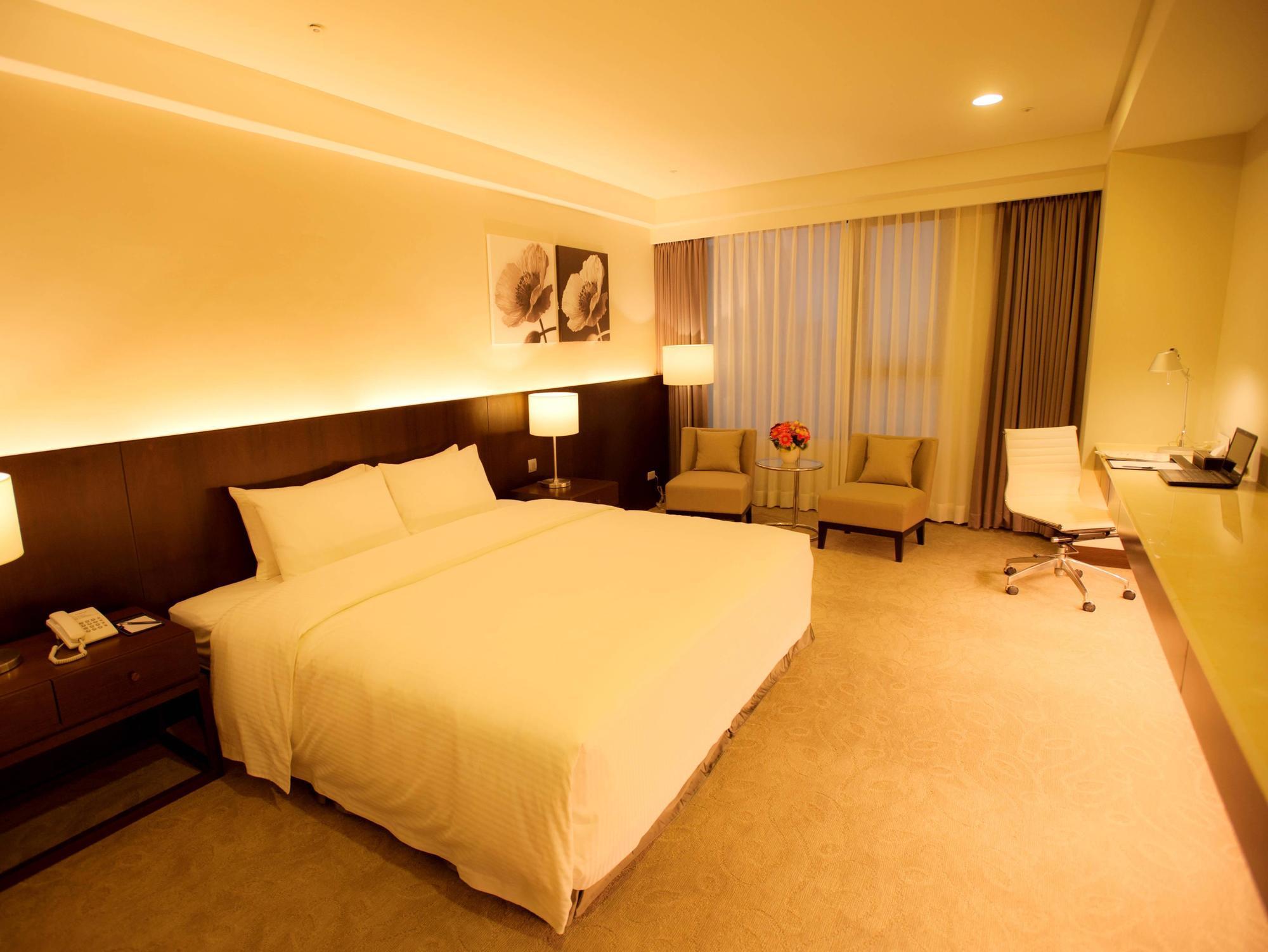 Hiyeshotel勤天商旅-花蓮館 Hualien Extérieur photo
