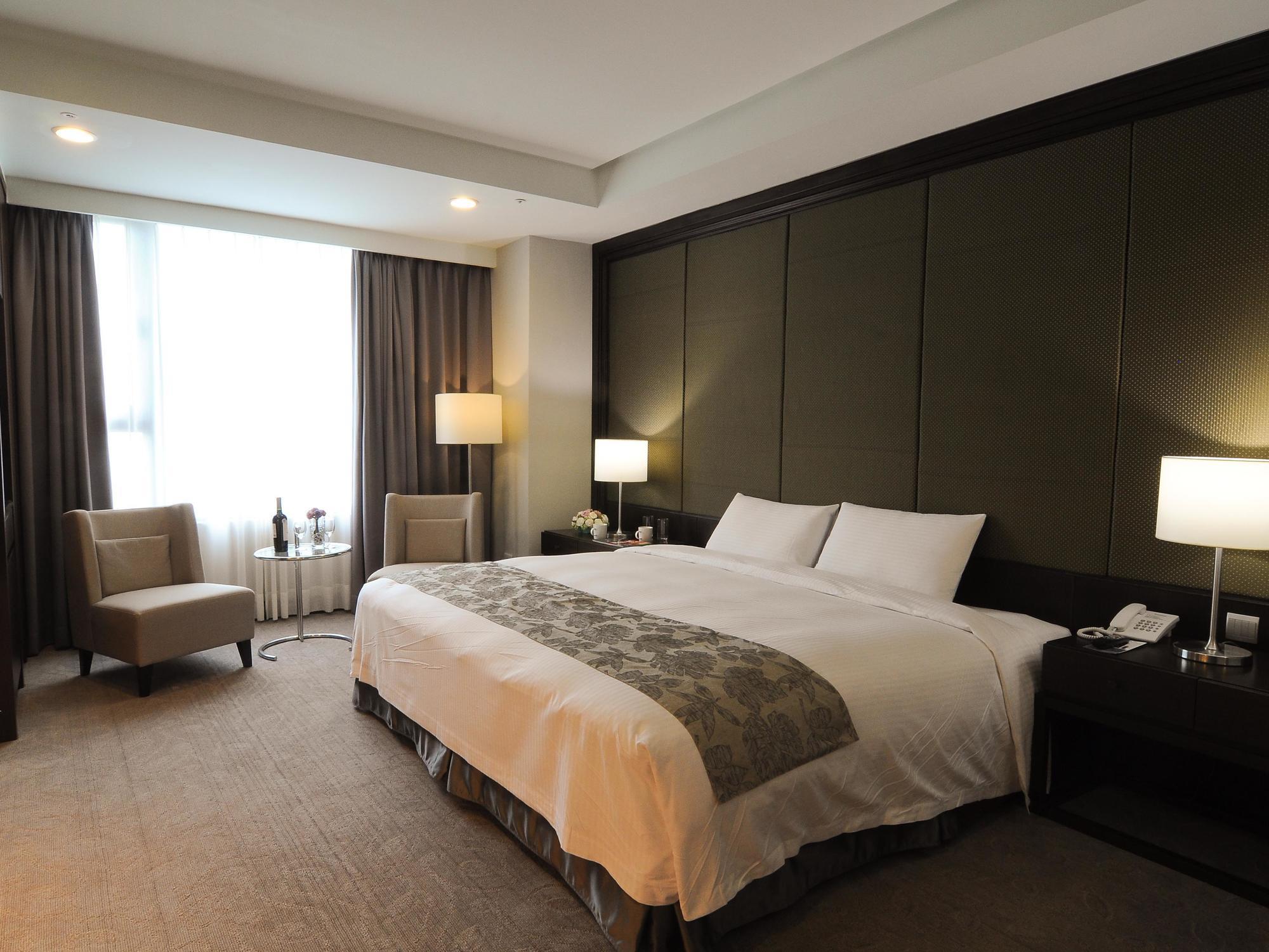 Hiyeshotel勤天商旅-花蓮館 Hualien Extérieur photo